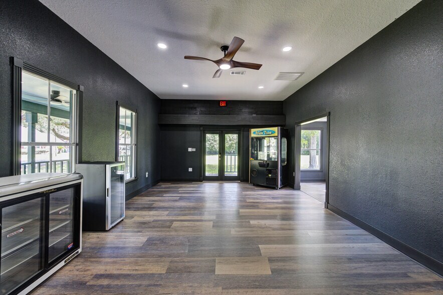 More Photos Of 602 E Myrtle St, Angleton Office Residential For Sale