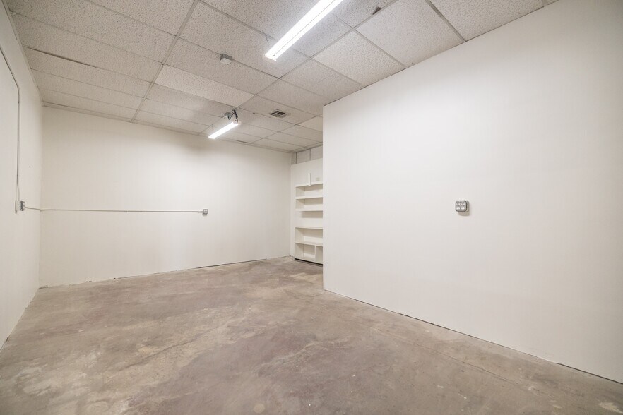 More Photos Of 2423 W Campbell Ave, Phoenix Warehouse For Sale