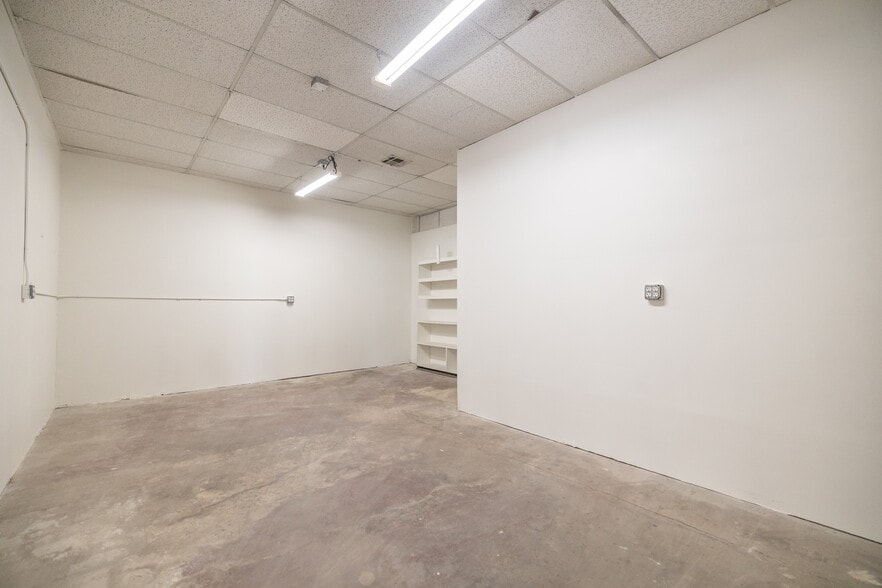 More Photos Of 2423 W Campbell Ave, Phoenix Warehouse For Sale