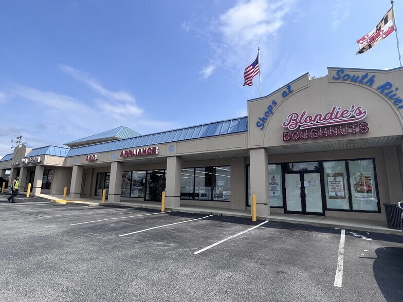 Primary Photo Of 2 Mayo Rd, Edgewater Storefront For Lease
