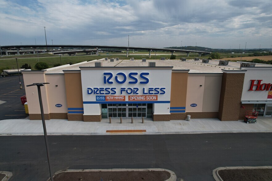 More Photos Of 3101-3221 Manawa Centre Dr, Council Bluffs Unknown For Lease