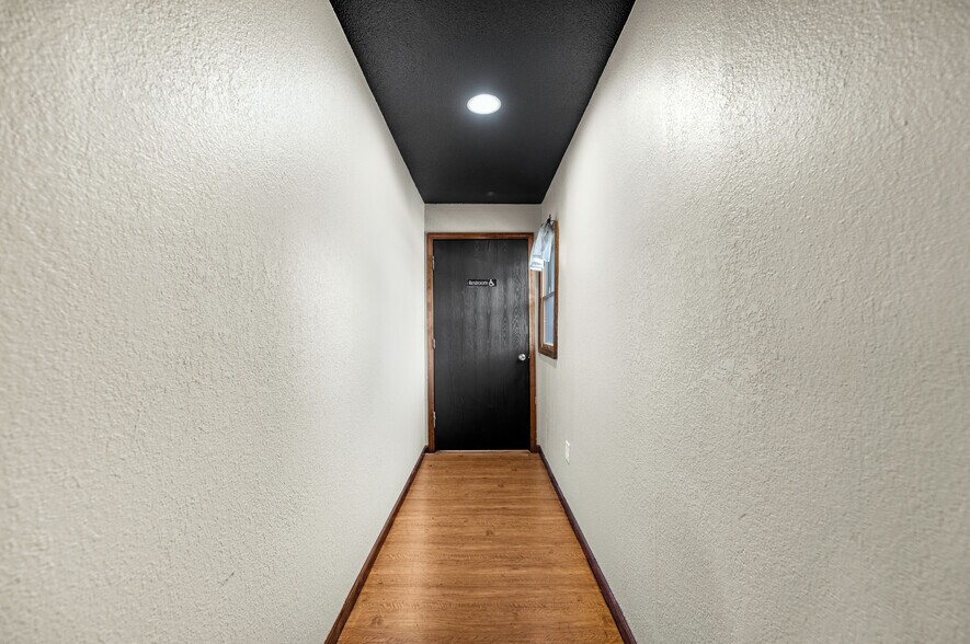 More Photos Of 2079 State Road Y, Linn Creek Restaurant For Sale