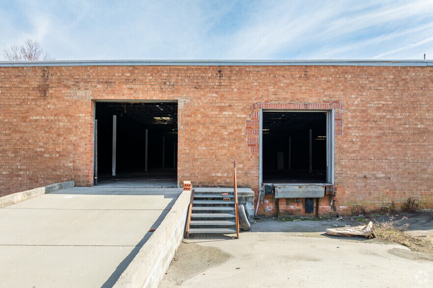 More Photos Of 1415 S Elm St, High Point Warehouse For Sale