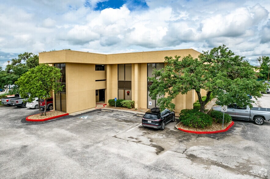More Photos Of 12521 Nacogdoches Rd, San Antonio Medical For Lease
