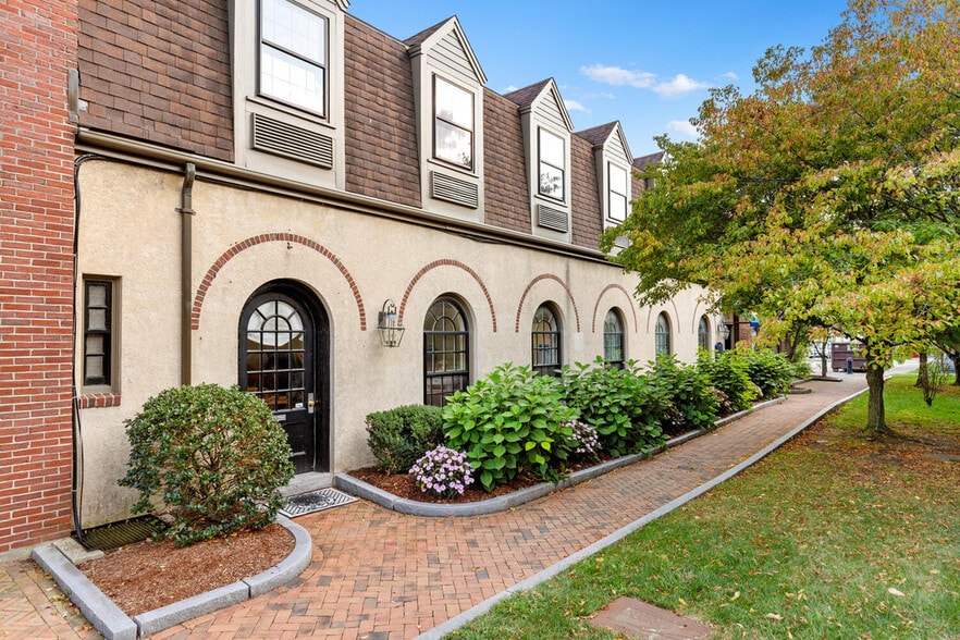 More Photos Of 1842-1844 Massachusetts Ave, Lexington Office Residential For Lease
