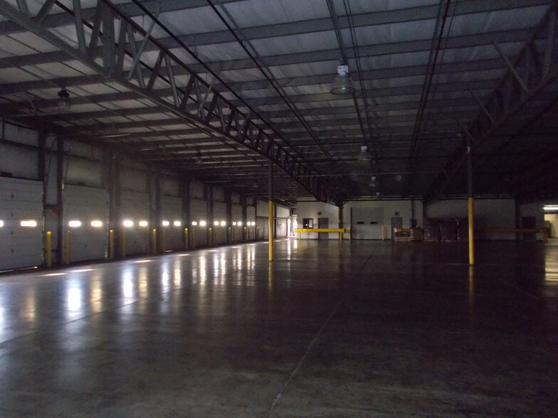 More Photos Of 3095 Kenskill Ave, Washington Court House Distribution For Lease