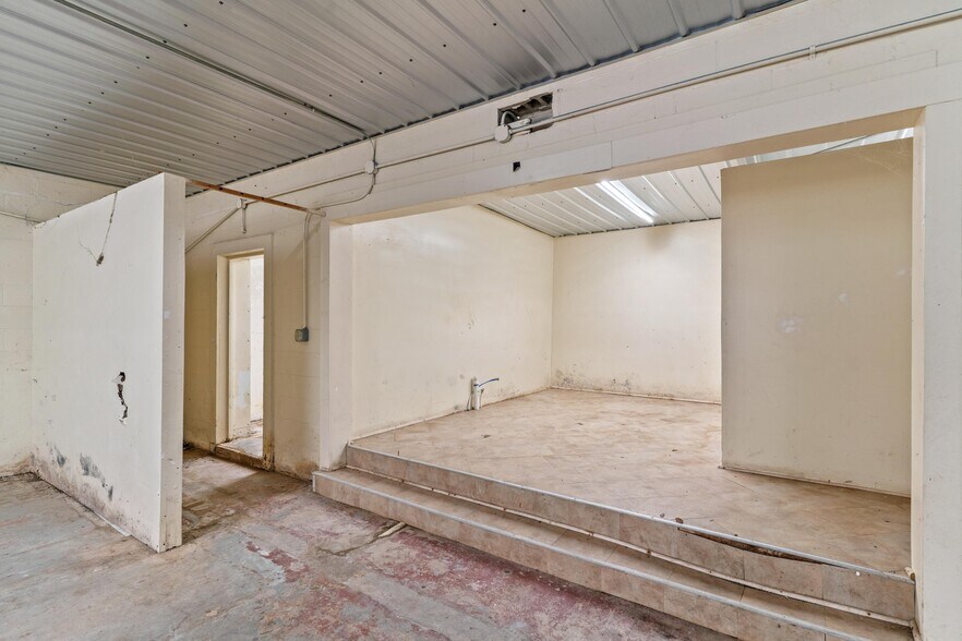More Photos Of 1402 Riverbend Rd, Dalton General Retail For Sale
