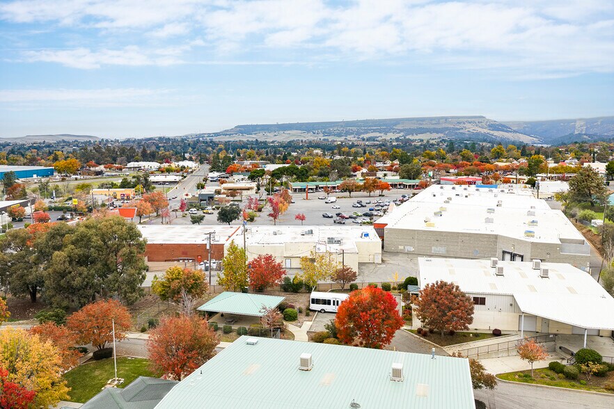More Photos Of 1815-1985 Oro Dam Blvd E, Oroville Department Store For Sale