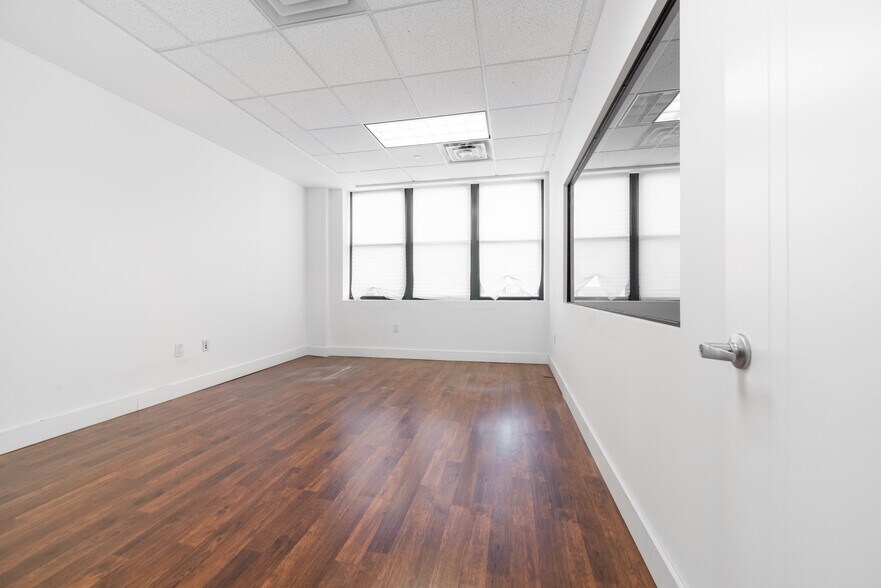 More Photos Of 164 20th St, Brooklyn Office For Lease