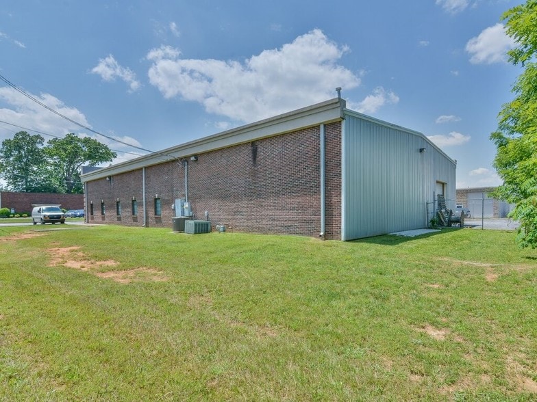 More Photos Of 7 Worth Cir, Johnson City Loft Creative Space For Lease