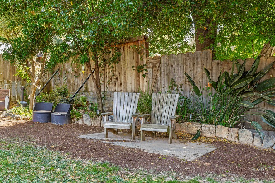 More Photos Of 30048 Yosemite Blvd, La Grange Bar For Sale