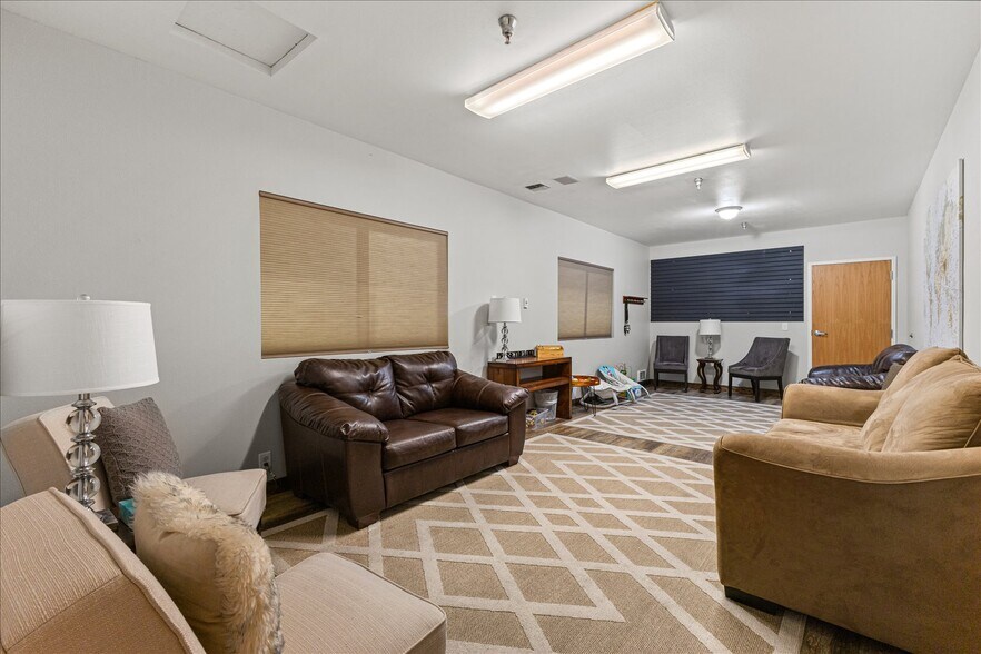 More Photos Of 18824 Smokey Point Blvd, Arlington Warehouse For Sale
