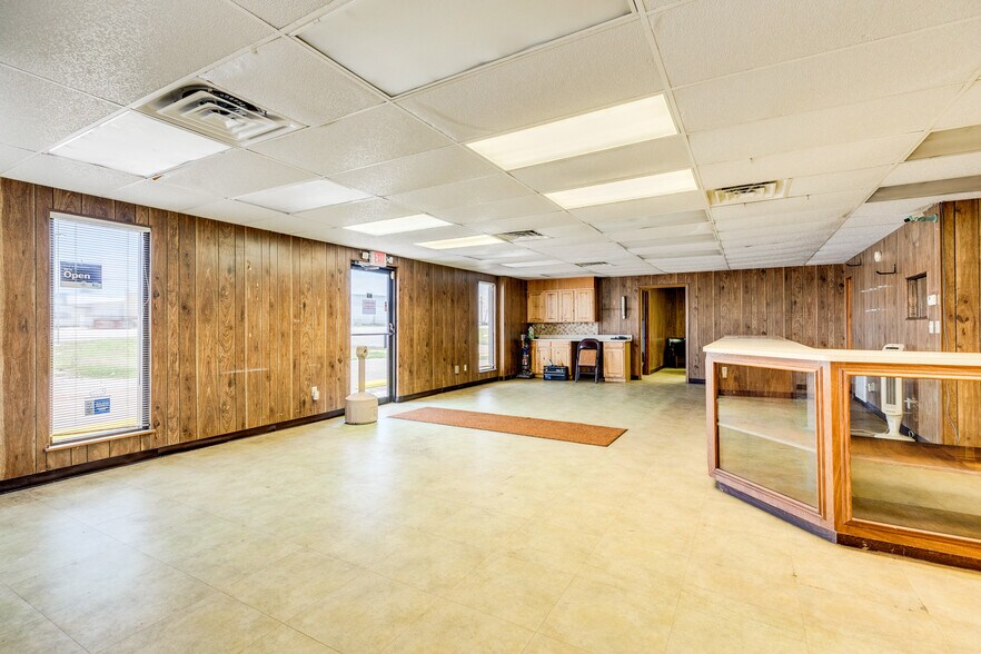 More Photos Of 6322 E Highway 332, Freeport Warehouse For Sale