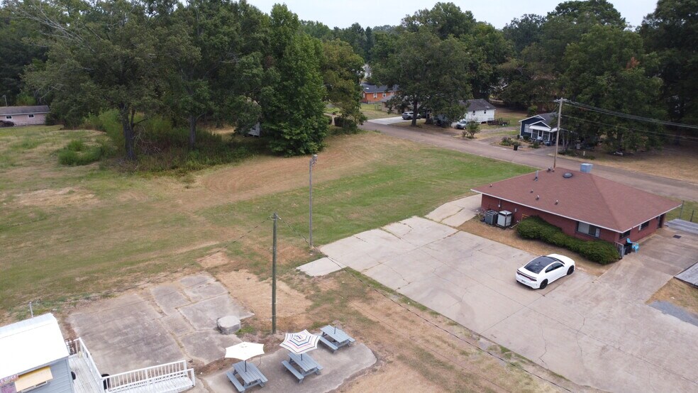 More Photos Of 2720 John R Lynch St, Jackson General Retail For Sale