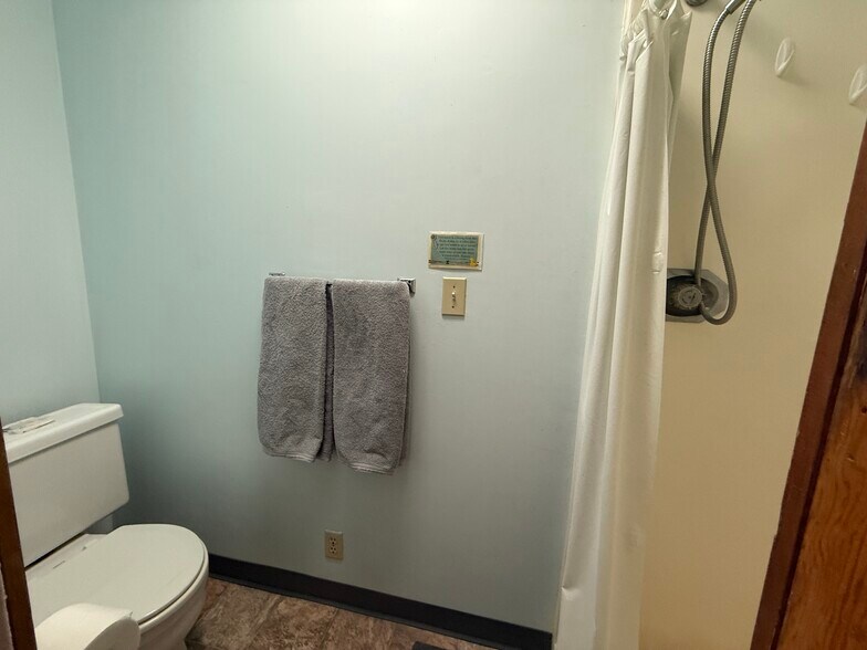 More Photos Of 218 Commercial Ave, Wallace Hotel For Sale