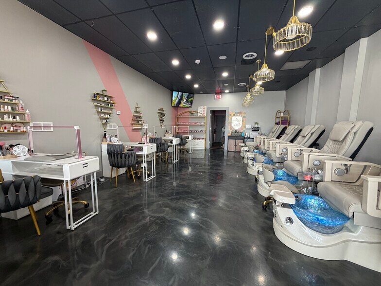 More Photos Of 3510-3528 Dempster St, Skokie Unknown For Lease
