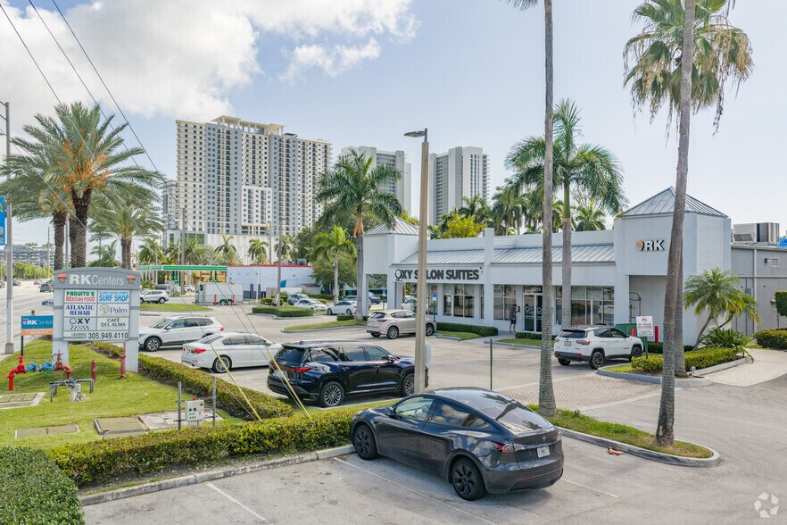 More Photos Of 16215-16295 Biscayne Blvd, North Miami Beach General Retail For Lease