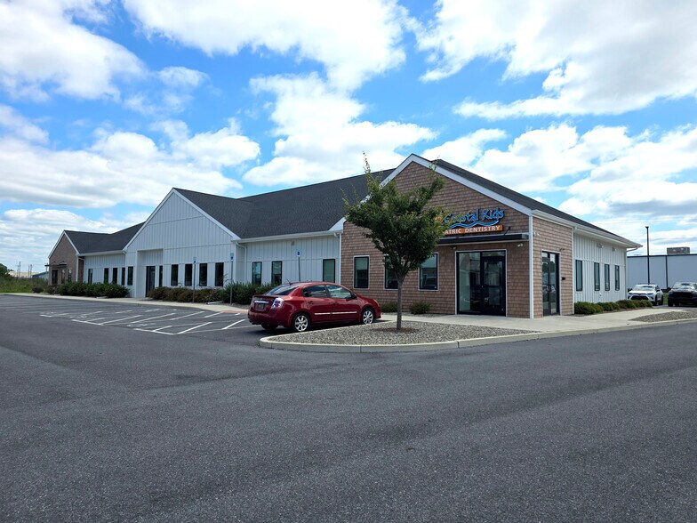 Primary Photo Of 51 Fallon Ave, Seaford Medical For Lease