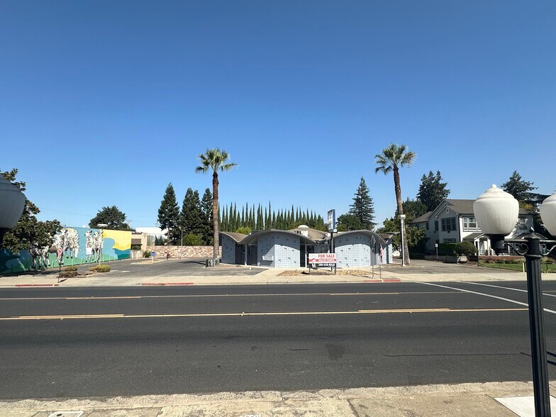 More Photos Of 316 W F St, Oakdale Storefront Retail Office For Lease