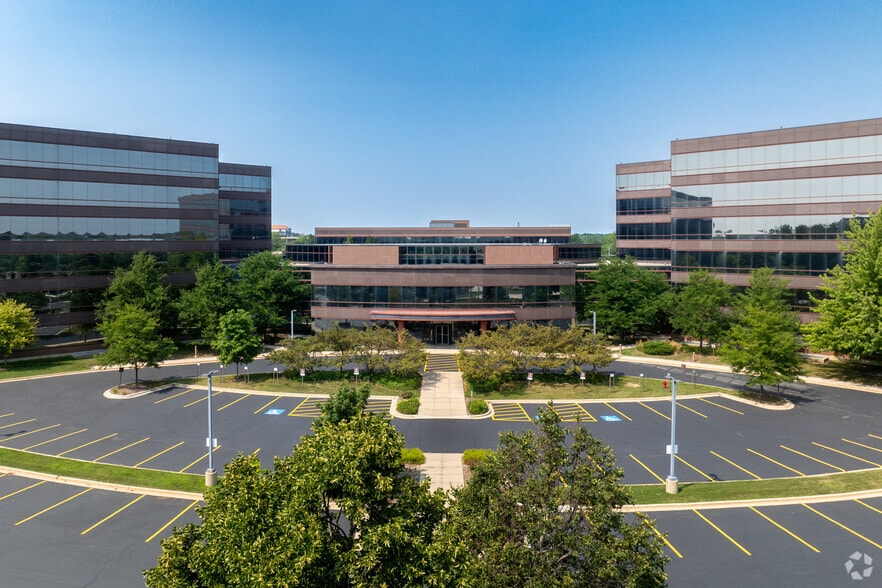 More Photos Of 4 Overlook Pt, Lincolnshire Office For Lease