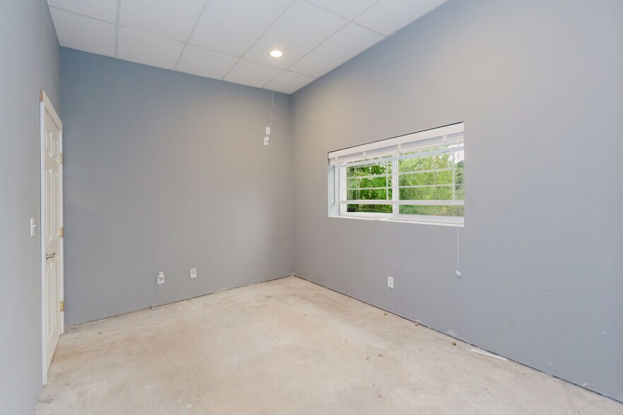 More Photos Of 1415 Lumsden Rd, Port Orchard Warehouse For Sale