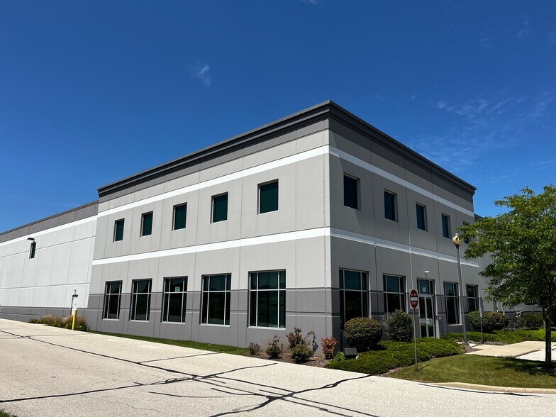 More Photos Of 9875 S Stern St, Oak Creek Warehouse For Lease