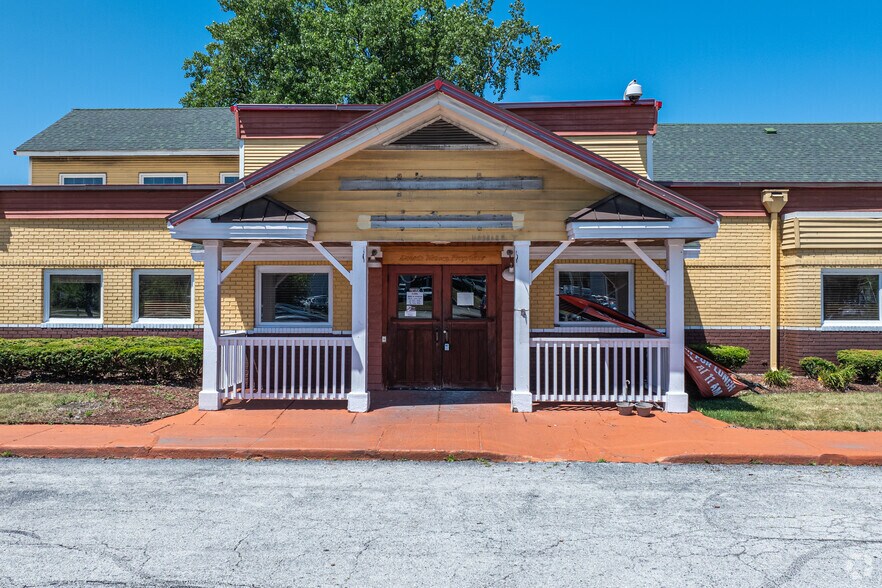 More Photos Of 2005 River Oaks Dr, Calumet City Restaurant For Sale