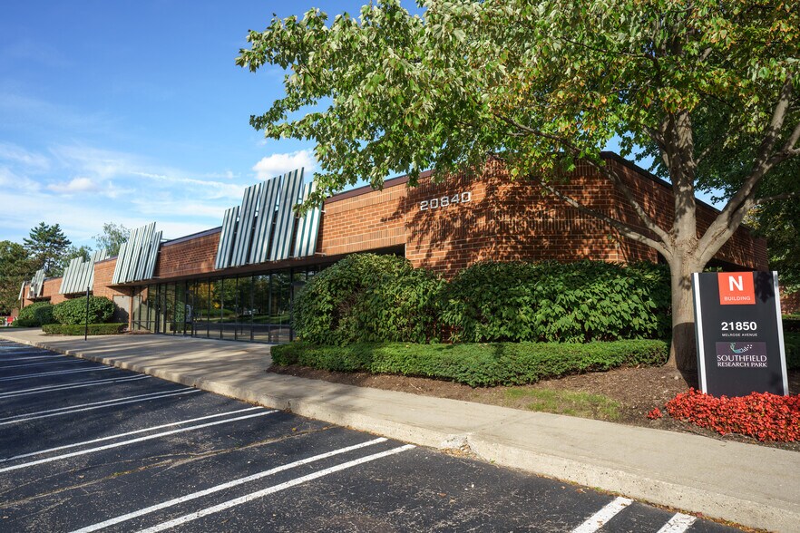 More Photos Of 21455 Melrose Ave, Southfield Unknown For Lease