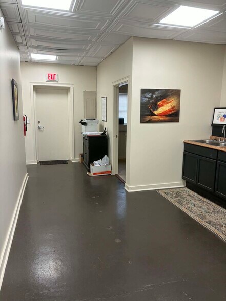 More Photos Of 1002 4th Ave SE, Decatur Office For Lease