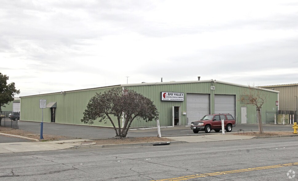 More Photos Of 7730 Enterprise Dr, Newark Warehouse For Lease