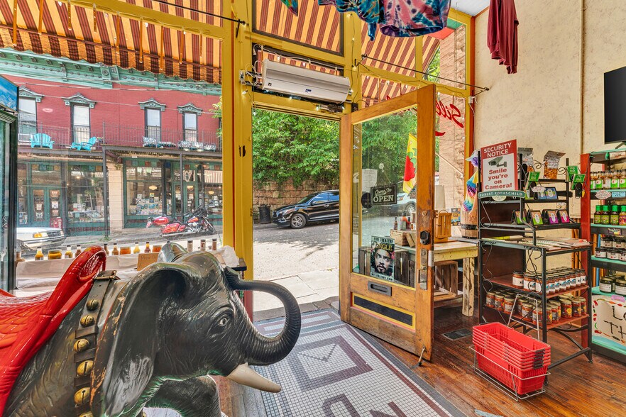 More Photos Of 87 Spring St, Eureka Springs Storefront Retail Residential For Sale