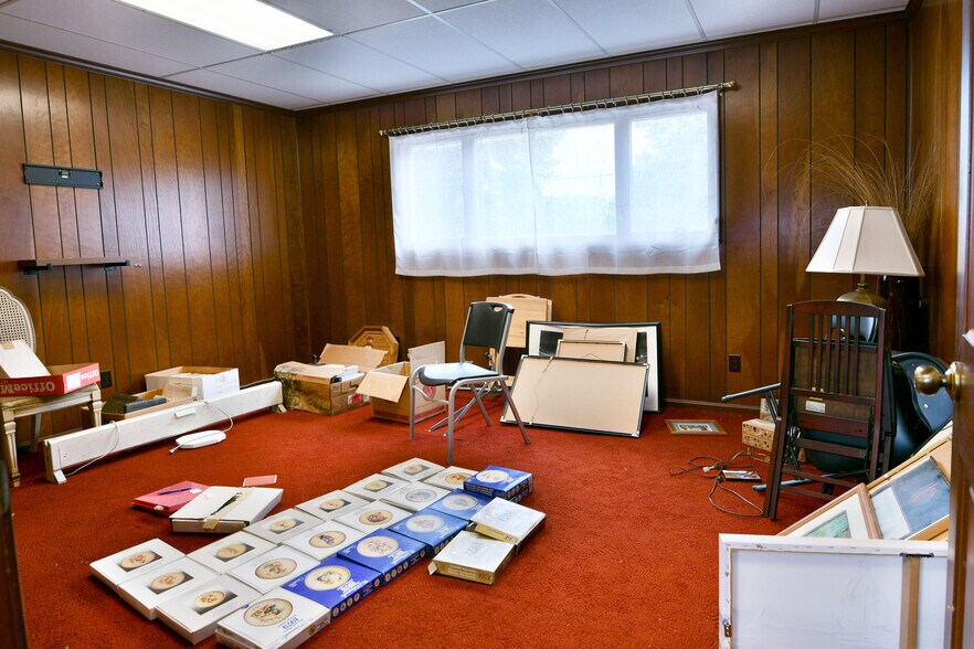 More Photos Of 696 Valley View Dr, Brookfield Office For Sale