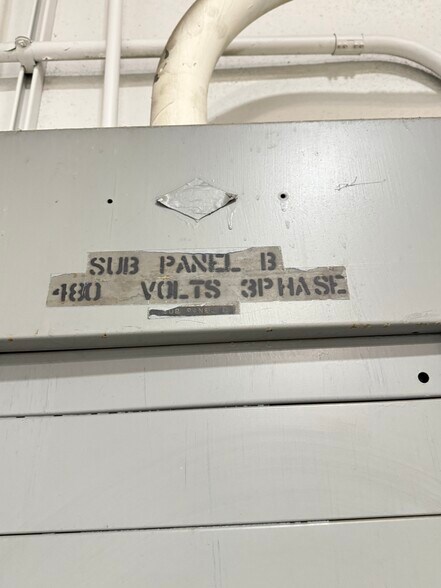 More Photos Of 13596 Vaughn St, San Fernando Manufacturing For Lease
