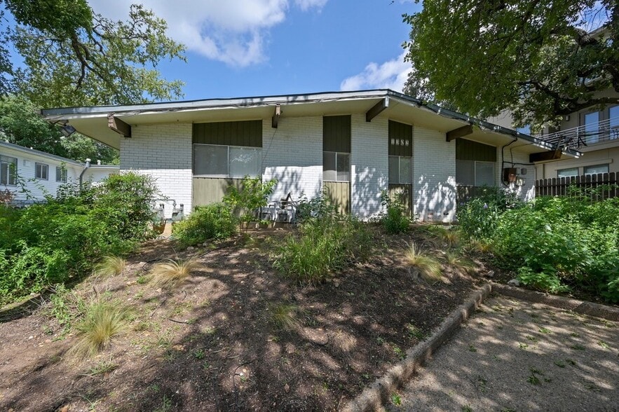 More Photos Of 1302 Norwalk Ln, Austin Apartments For Sale