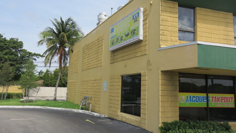 More Photos Of 2001 N Dixie Hwy, Pompano Beach Storefront Retail Office For Lease