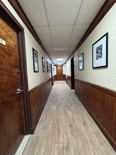 More Photos Of 20 W Park Ave, Long Beach Storefront Retail Office For Lease