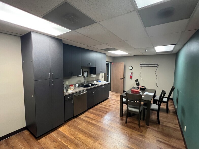 More Photos Of 1320 N Hancock St, Anaheim Showroom For Lease