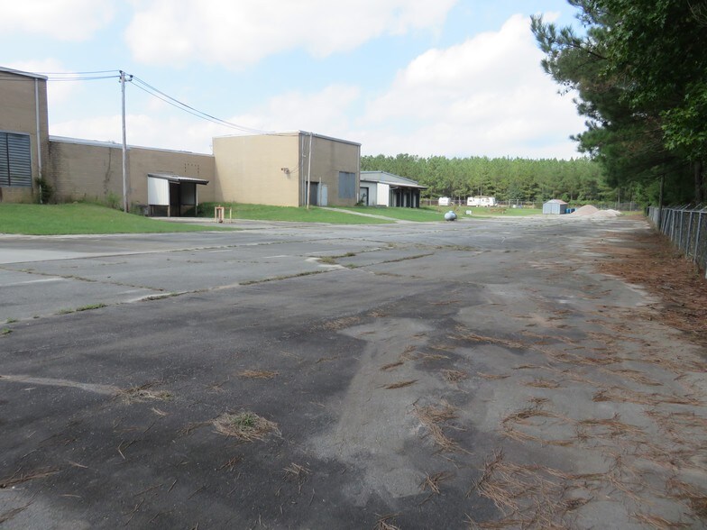 More Photos Of 2377 US Highway 52 S, Wadesboro Manufacturing For Lease
