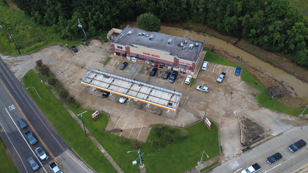 More Photos Of 2700 N University Ave, Lafayette Service Station For Lease