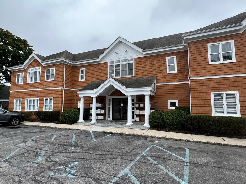 Primary Photo Of 325 Meeting House Ln, Southampton Medical For Lease
