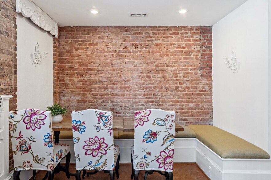 More Photos Of 12 Culpeper St, Warrenton Restaurant For Sale