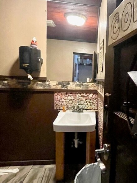More Photos Of 5079 N AZ Highway 87, Strawberry Restaurant For Sale