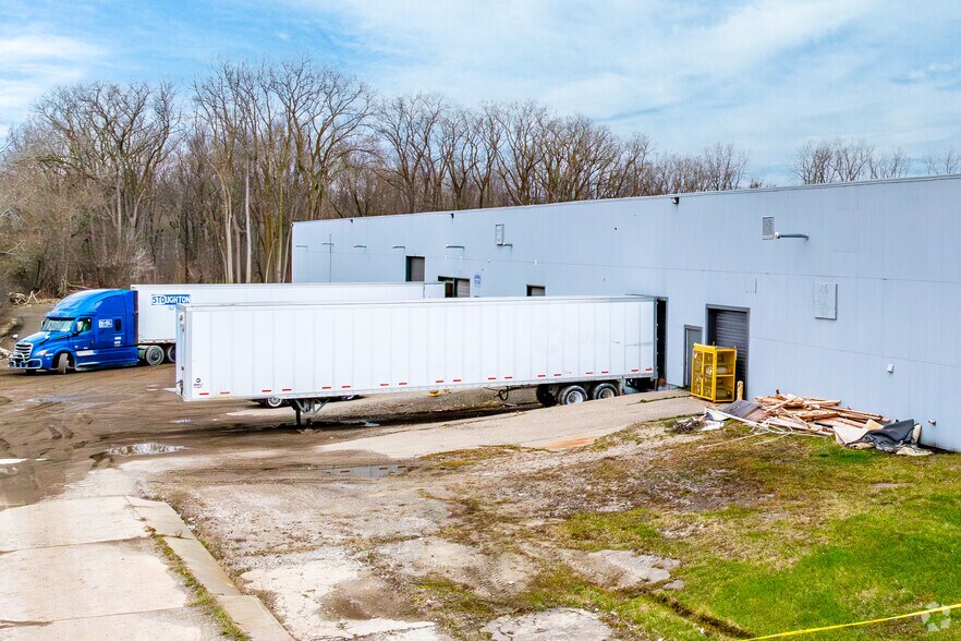 More Photos Of 6434 S Dort Hwy, Grand Blanc Warehouse For Lease