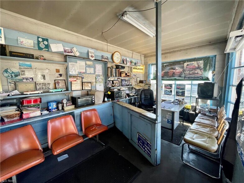 More Photos Of 300 Pennsylvania Ave, Weirton Flex For Sale