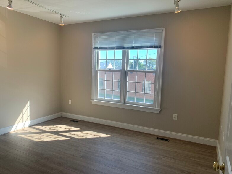 More Photos Of 170 W Main St, Purcellville Office Residential For Lease