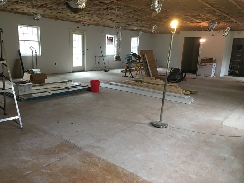 More Photos Of 1236 Portland Rd, Arundel Medical For Sale