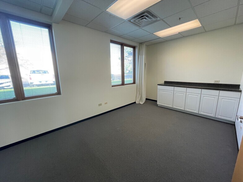 More Photos Of 390 Congress Pky, Crystal Lake Unknown For Lease