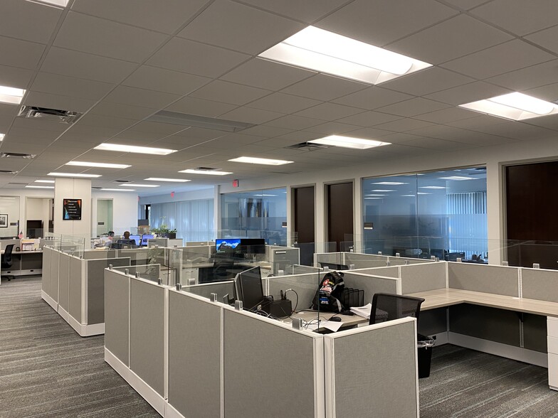 More Photos Of 602 S Military Trl, Deerfield Beach Showroom For Lease