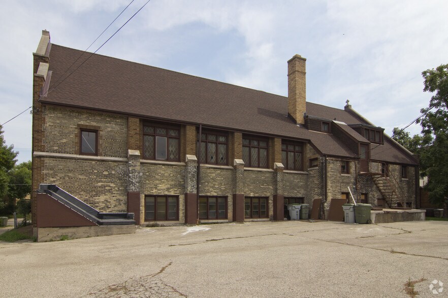 More Photos Of 1527 N Astor St, Milwaukee Religious Facility For Sale