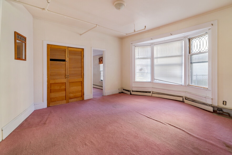 More Photos Of 17 Monmouth St, Somerville Apartments For Sale